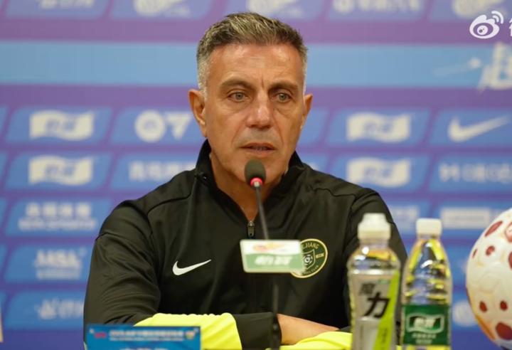  备战焦点战在即，罗斯-阿洛伊西呼吁球迷涌入主场；7万人世预赛盛况仍历历在目，希望重现热烈氛围。 体育新闻 备战焦点战在即，罗斯-阿洛伊西呼吁球迷涌入主场；7万人世预赛盛况仍历历在目，希望重现热烈氛围。 体育新闻