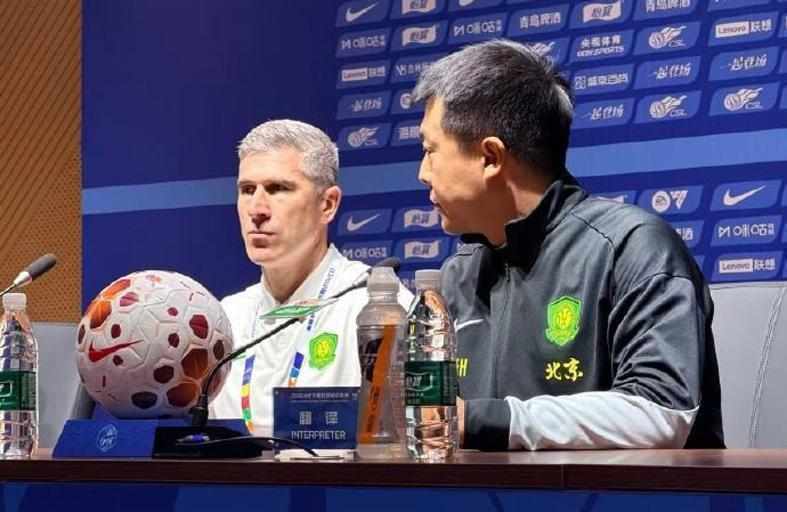  赛场风云变幻，京蓉之战如何破局？一场关于荣誉与韧性的绿茵博弈 体育新闻