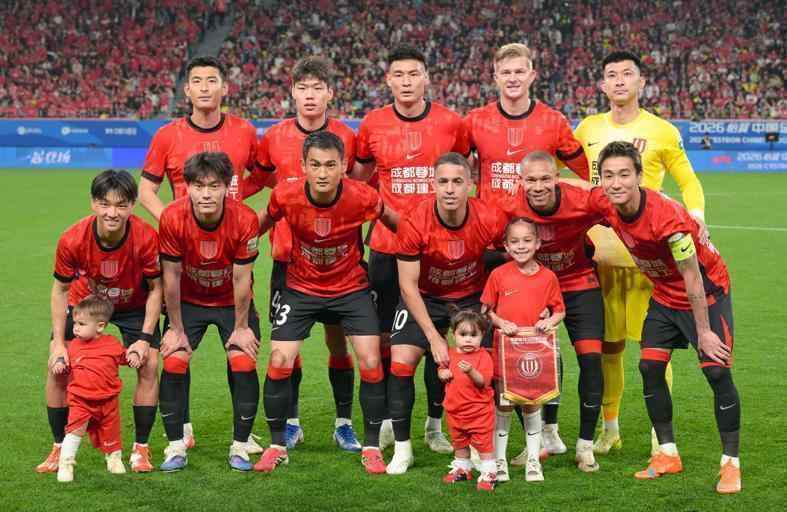  赛场风云变幻，京蓉之战如何破局？一场关于荣誉与韧性的绿茵博弈 体育新闻