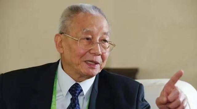  权力边界与专业主义的百年博弈：魏纪中时代的历史镜鉴 体育新闻