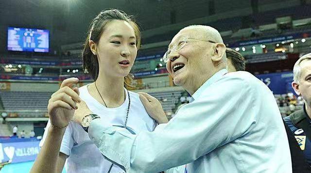  权力边界与专业主义的百年博弈：魏纪中时代的历史镜鉴 体育新闻