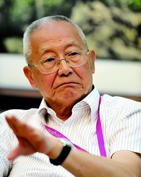  权力边界与专业主义的百年博弈：魏纪中时代的历史镜鉴 体育新闻