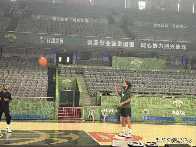  从说唱舞台到CBA赛场：杰梅因·科尔跨界篮球的深层逻辑与技术分析 体育新闻
