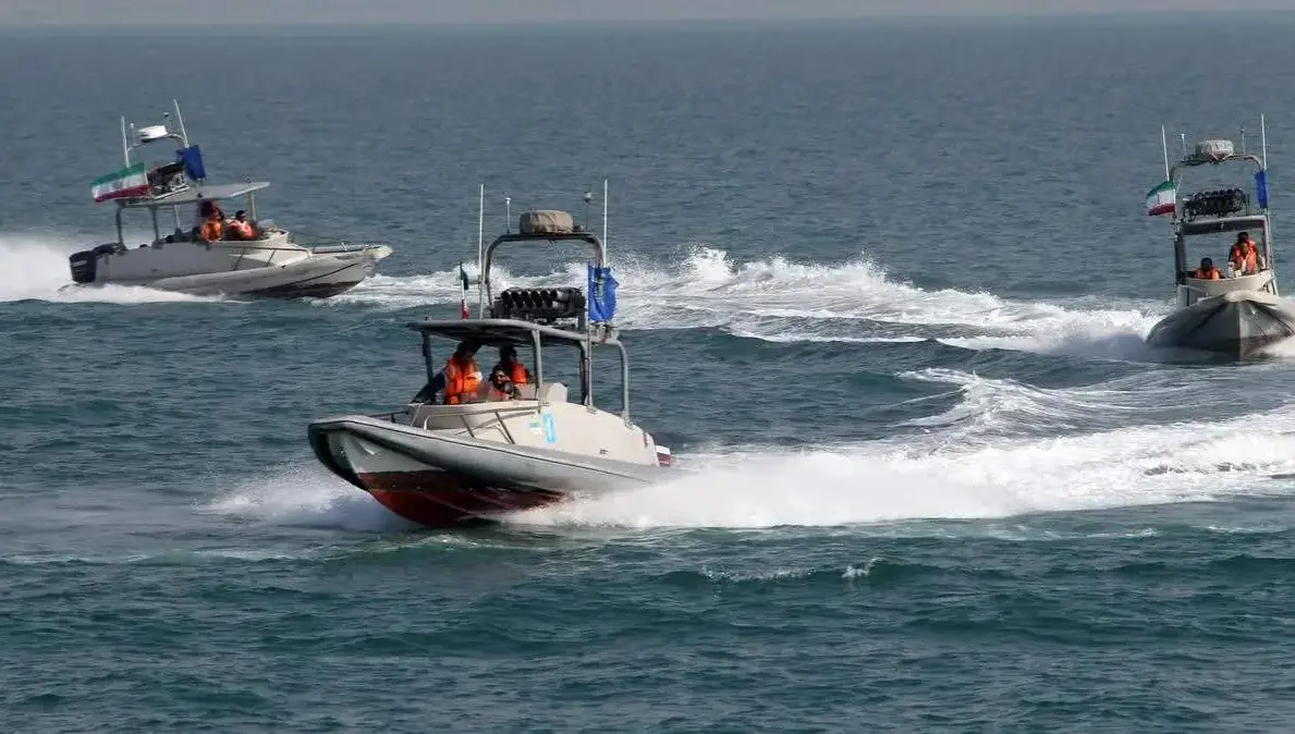  霍尔木兹困局：伊朗封锁海峡的军事逻辑与全球能源安全 新闻